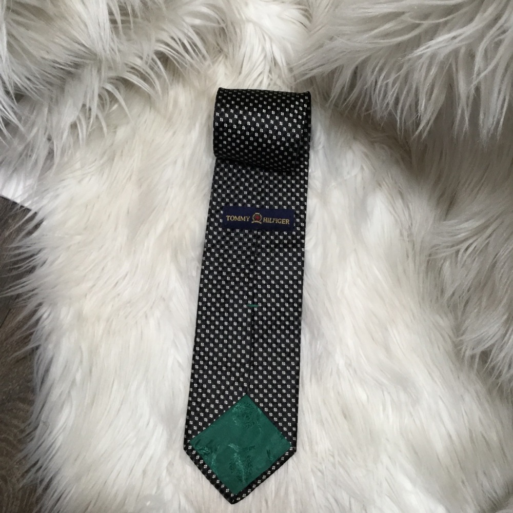 Tommy Hilfiger Men’s Tie Black and White 57x3.5